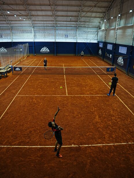 saque tenis aya